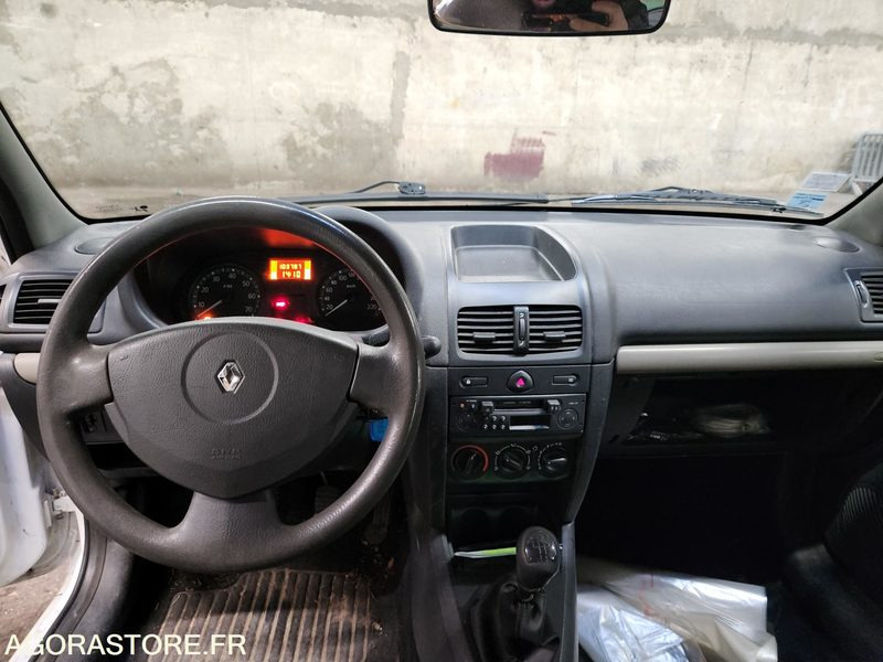 RENAULT CLIO - سيارة: صور 3 RENAULT CLIO - سيارة: صور 3