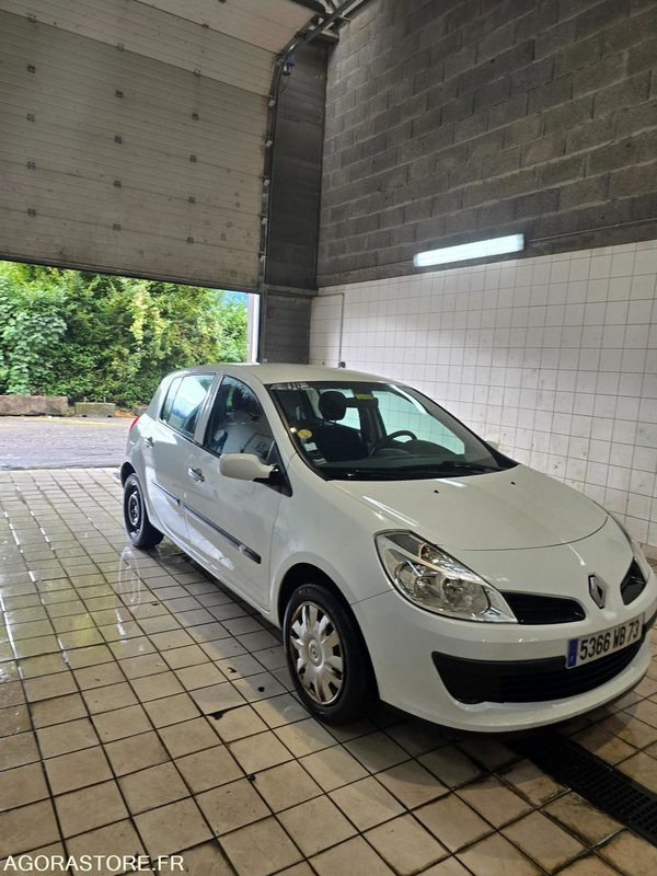 RENAULT CLIO - سيارة: صور 3 RENAULT CLIO - سيارة: صور 3