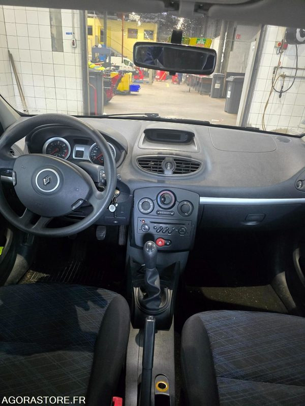 RENAULT CLIO - سيارة: صور 2 RENAULT CLIO - سيارة: صور 2