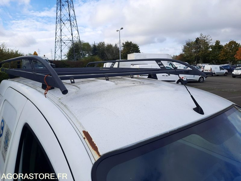 RENAULT KANGOO - 2008 - 115 135KM - NON ROULANT - فان المدمجة: صور 5 RENAULT KANGOO - 2008 - 115 135KM - NON ROULANT - فان المدمجة: صور 5