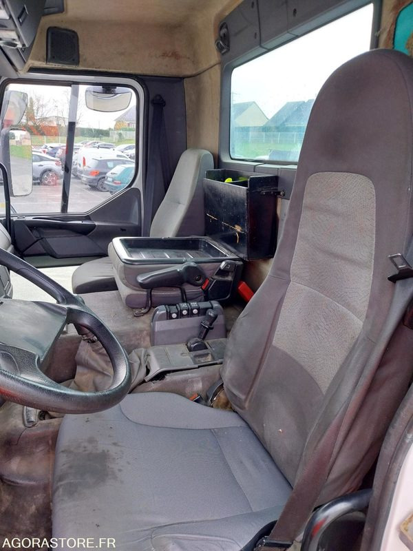 الشاسيه شاحنة RENAULT KERAX 370-26 / 2004 / 715710 Km avec peinture neuve: صور 6