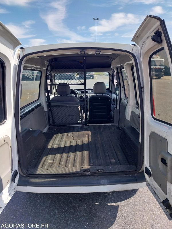 RENAULT Kangoo vitré 2P 2004 (309916Km) ROULANT PRO UNIQUEMENT - فان المدمجة: صور 5 RENAULT Kangoo vitré 2P 2004 (309916Km) ROULANT PRO UNIQUEMENT - فان المدمجة: صور 5