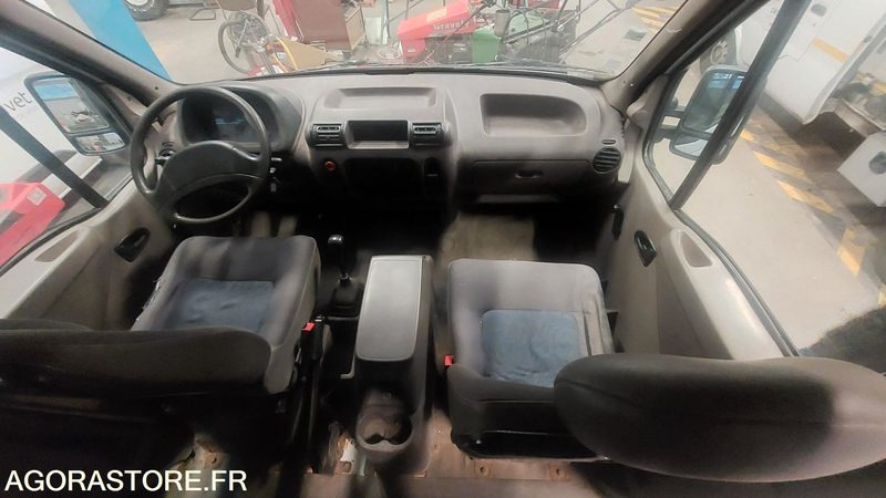 RENAULT MASTER II L2H2 94527 kms 1998 - فان: صور 5 RENAULT MASTER II L2H2 94527 kms 1998 - فان: صور 5