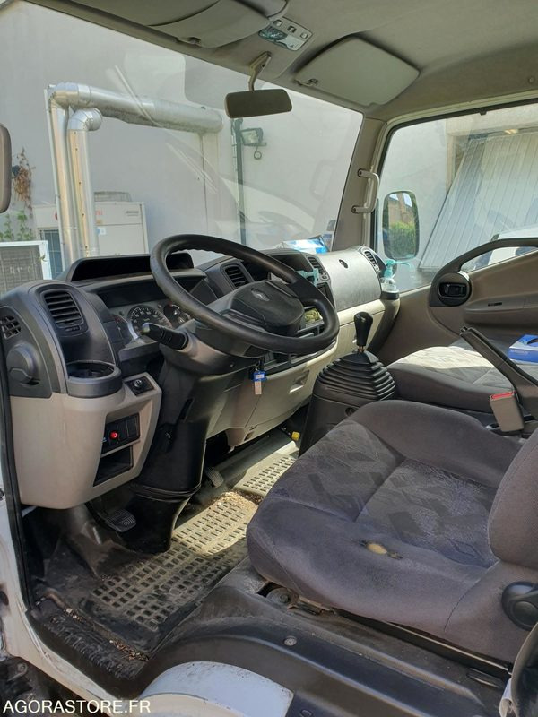 RENAULT MAXITY 172049kms 2010 - الشاحنات الصغيرة: صور 5 RENAULT MAXITY 172049kms 2010 - الشاحنات الصغيرة: صور 5