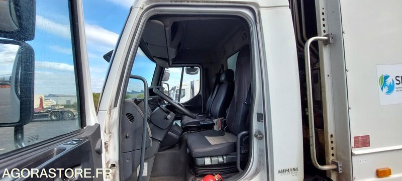 RENAULT MIDLUM - 2011 - 177523kms - شاحنة القمامة: صور 5 RENAULT MIDLUM - 2011 - 177523kms - شاحنة القمامة: صور 5