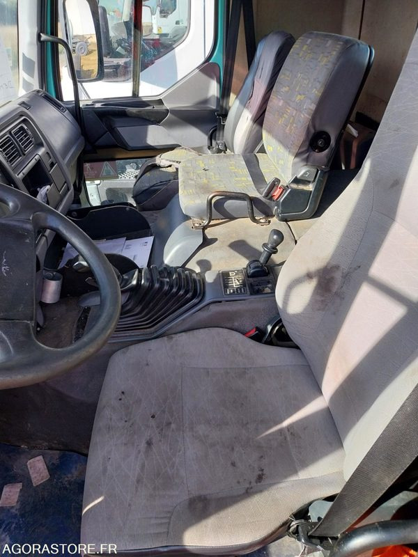 RENAULT PREMIUM 300-19 / 2001 / 816 010 km - الشاسيه شاحنة: صور 5 RENAULT PREMIUM 300-19 / 2001 / 816 010 km - الشاسيه شاحنة: صور 5