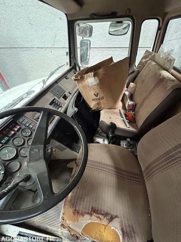 RENAULT TRACTEUR C290 4X4 110KM/H 282500 KM - شاحنة جرار: صور 5 RENAULT TRACTEUR C290 4X4 110KM/H 282500 KM - شاحنة جرار: صور 5