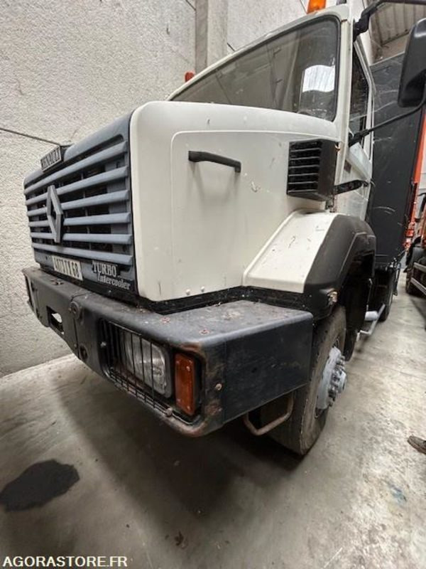 RENAULT TRACTEUR C290 4X4 110KM/H 282500 KM - شاحنة جرار: صور 4 RENAULT TRACTEUR C290 4X4 110KM/H 282500 KM - شاحنة جرار: صور 4