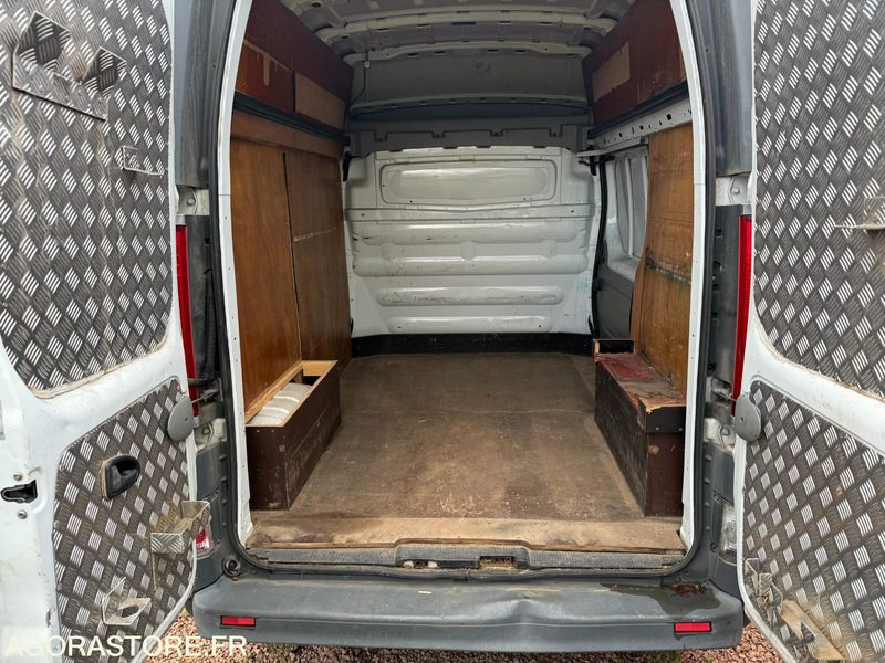 RENAULT TRAFIC 2.0 DCI 115 CH L1H2 - 233176 - 2011 - فان: صور 5 RENAULT TRAFIC 2.0 DCI 115 CH L1H2 - 233176 - 2011 - فان: صور 5