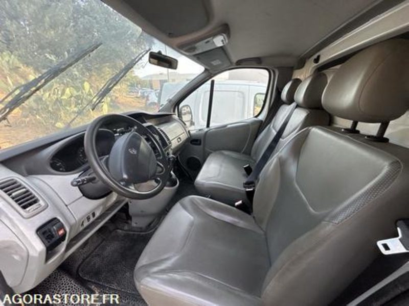 RENAULT TRAFIC - 2011 - 89400KM - BJ390MV - فان: صور 4 RENAULT TRAFIC - 2011 - 89400KM - BJ390MV - فان: صور 4