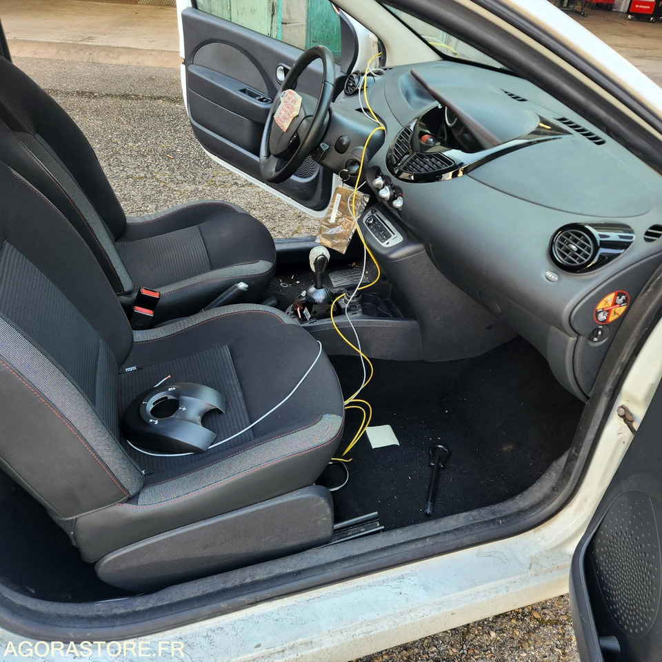 RENAULT TWINGO - سيارة: صور 5 RENAULT TWINGO - سيارة: صور 5