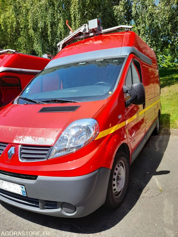 RENAULT Trafic II Fourgon Phase 2 L2H2 1200kg 2.0 dCi 16V 115 cv (MECA 562) - فان: صور 3 RENAULT Trafic II Fourgon Phase 2 L2H2 1200kg 2.0 dCi 16V 115 cv (MECA 562) - فان: صور 3