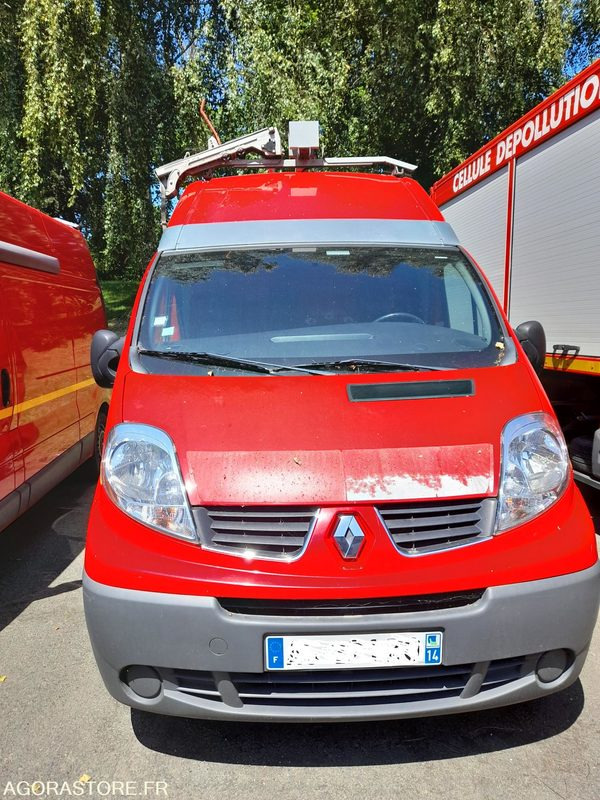 RENAULT Trafic II Fourgon Phase 2 L2H2 1200kg 2.0 dCi 16V 115 cv (MECA 562) - فان: صور 2 RENAULT Trafic II Fourgon Phase 2 L2H2 1200kg 2.0 dCi 16V 115 cv (MECA 562) - فان: صور 2