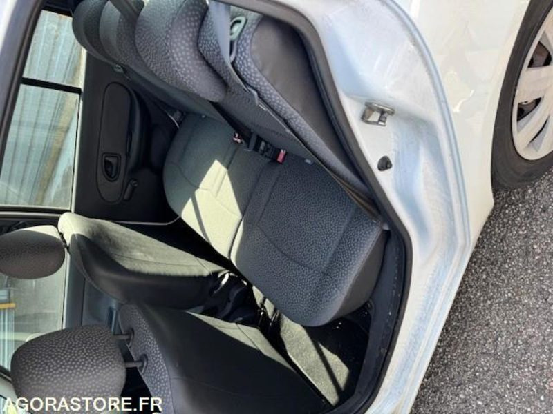Renault CLIO 2 - سيارة: صور 5 Renault CLIO 2 - سيارة: صور 5