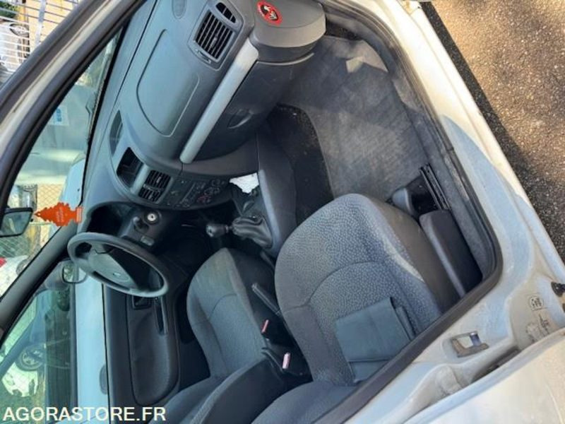 Renault CLIO 2 - سيارة: صور 5 Renault CLIO 2 - سيارة: صور 5