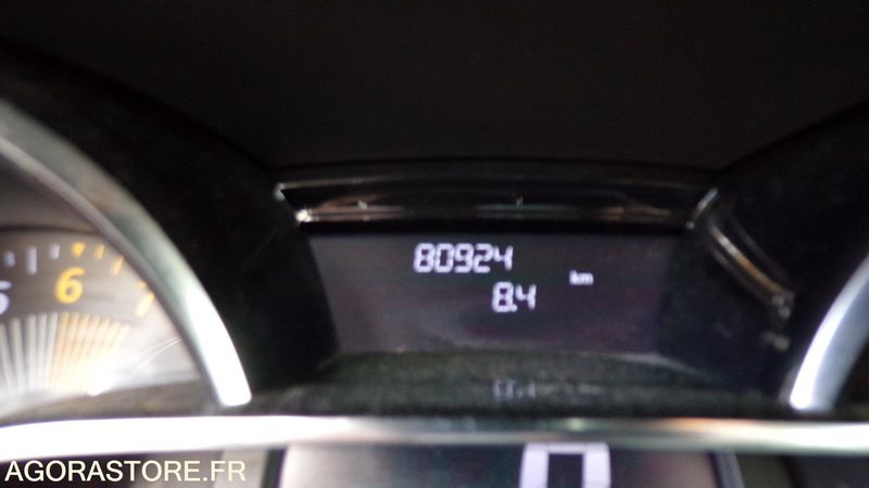 Renault Clio 4 DQ-031-CM (BP) - سيارة: صور 5 Renault Clio 4 DQ-031-CM (BP) - سيارة: صور 5