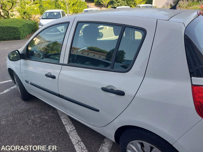 Renault Clio Blanche BW707VC de 2011 - 100300 km - سيارة: صور 2 Renault Clio Blanche BW707VC de 2011 - 100300 km - سيارة: صور 2