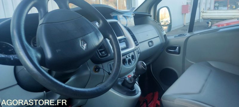 Renault Trafic 2 combi phrase . 2.0 dci 16v minibus long 90 cv - صغيرة, ميكروباص: صور 4 Renault Trafic 2 combi phrase . 2.0 dci 16v minibus long 90 cv - صغيرة, ميكروباص: صور 4
