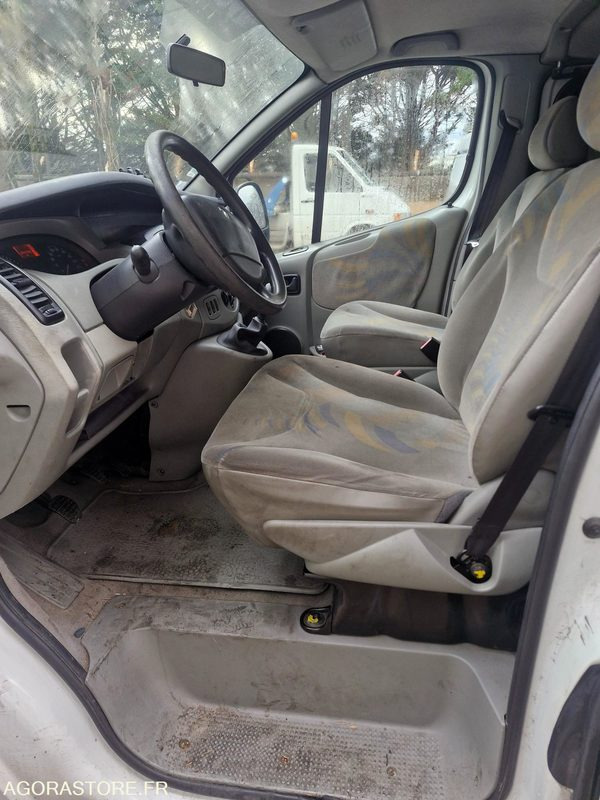 Renault trafic passenger 1.9 dci 100 cv 244744 kms CLIM ,CHAUDIERE - صغيرة, ميكروباص: صور 4 Renault trafic passenger 1.9 dci 100 cv 244744 kms CLIM ,CHAUDIERE - صغيرة, ميكروباص: صور 4