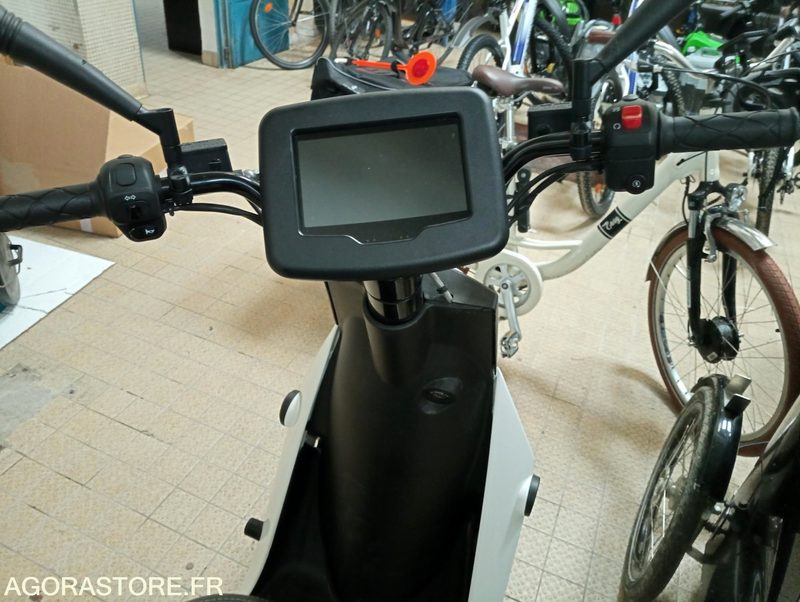 Scooter électrique peugeot - دراجة بخارية: صور 3 Scooter électrique peugeot - دراجة بخارية: صور 3