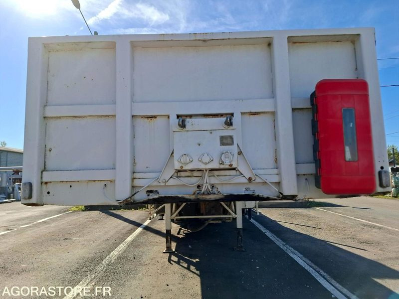 Semi remorque 3 essieux FRUEHAUF T34CGN + grue - 1993 - Non Roulante - نصف مقطورة: صور 1 Semi remorque 3 essieux FRUEHAUF T34CGN + grue - 1993 - Non Roulante - نصف مقطورة: صور 1