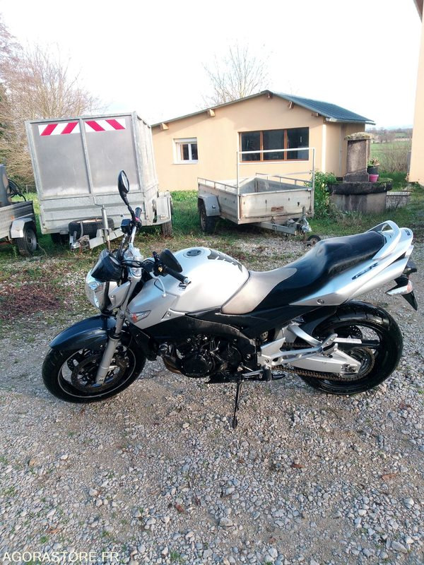 Suzuki GSR600 - دراجة بخارية: صور 2 Suzuki GSR600 - دراجة بخارية: صور 2
