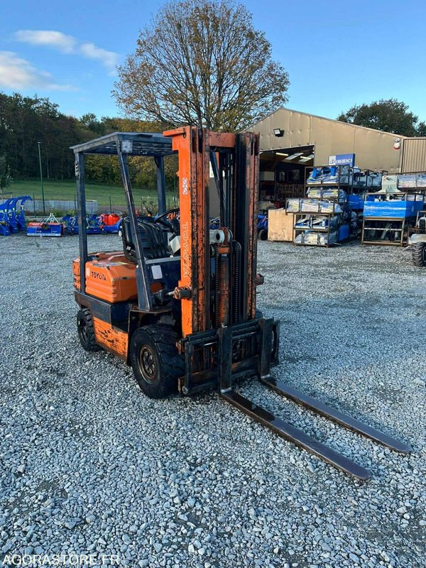 TOYOTA chariot levée libre TOYOTA 025FD18 Diesel - رافعة شوكية ديزل: صور 2 TOYOTA chariot levée libre TOYOTA 025FD18 Diesel - رافعة شوكية ديزل: صور 2