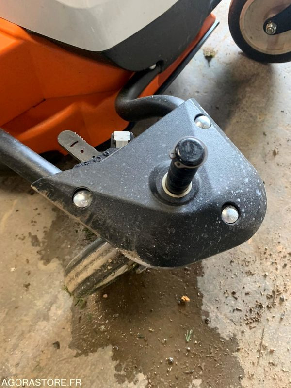 Tondeuse STIHL - جزازة المروج: صور 4 Tondeuse STIHL - جزازة المروج: صور 4