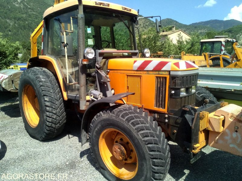 Tracteur John Deere 6220 4X4 - 2006 - 10558 heures avec épareuse NOREMAT Tonica - الآلات والماكينات الزراعية: صور 1 Tracteur John Deere 6220 4X4 - 2006 - 10558 heures avec épareuse NOREMAT Tonica - الآلات والماكينات الزراعية: صور 1