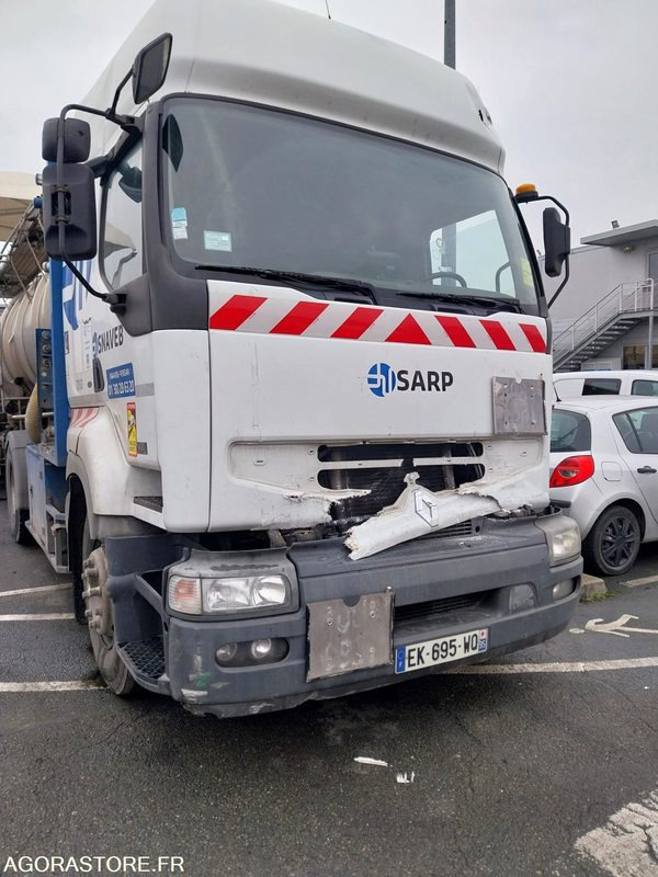 Tracteur RENAULT ADR pompe anneau liquide - 2003/ 808 664KM (ACCIDENTE) - شاحنة جرار: صور 1 Tracteur RENAULT ADR pompe anneau liquide - 2003/ 808 664KM (ACCIDENTE) - شاحنة جرار: صور 1