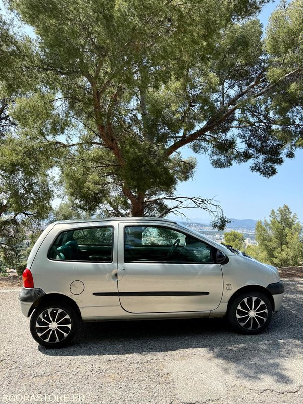 Twingo 1.2 16v kiss cool CLIM - سيارة: صور 5 Twingo 1.2 16v kiss cool CLIM - سيارة: صور 5