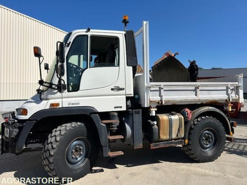 UNIMOG U300C VERSION COMMUNALE 2008 36900 KM - شاحنة: صور 1 UNIMOG U300C VERSION COMMUNALE 2008 36900 KM - شاحنة: صور 1