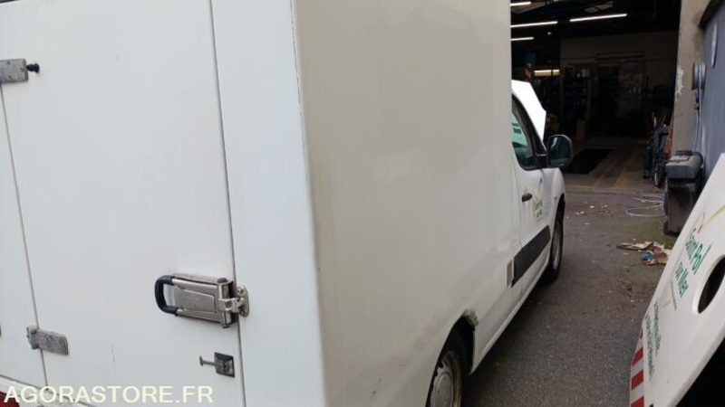 VEHICULE FRIGORIFIQUE PEUGEOT PARTNER AB519FR - فان المدمجة: صور 5 VEHICULE FRIGORIFIQUE PEUGEOT PARTNER AB519FR - فان المدمجة: صور 5