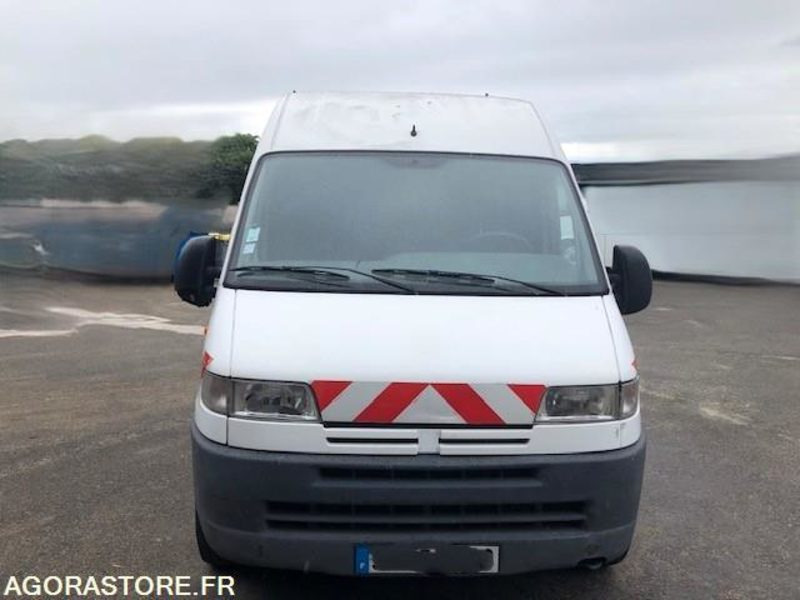 Véhicule PEUGEOT BOXER 2001 NON ROULANT EN L'ETAT - فان المدمجة: صور 5 Véhicule PEUGEOT BOXER 2001 NON ROULANT EN L'ETAT - فان المدمجة: صور 5