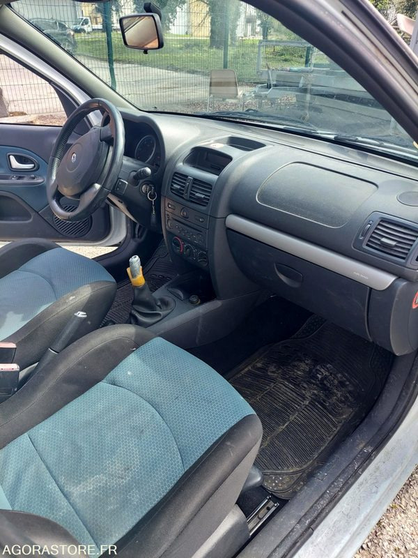 Véhicule Renault Clio - سيارة: صور 5 Véhicule Renault Clio - سيارة: صور 5