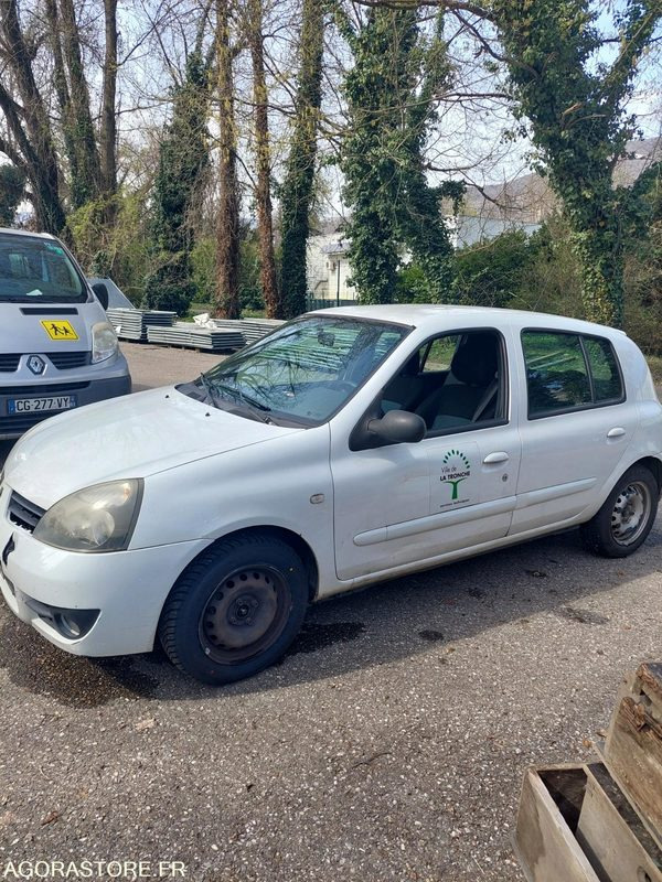 Véhicule Renault Clio - سيارة: صور 1 Véhicule Renault Clio - سيارة: صور 1