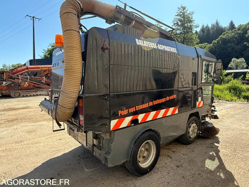 Balayeuse aspiratrice MATHIEUX C 560-2003-6077 Heures - سياره كنس شوارع: صور 4 Balayeuse aspiratrice MATHIEUX C 560-2003-6077 Heures - سياره كنس شوارع: صور 4