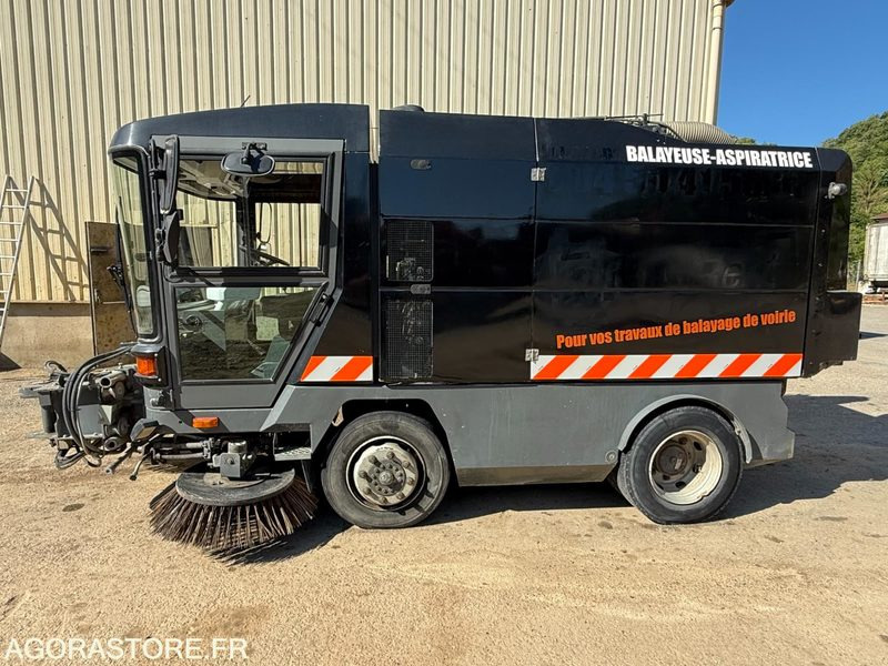 Balayeuse aspiratrice MATHIEUX C 560-2003-6077 Heures - سياره كنس شوارع: صور 2 Balayeuse aspiratrice MATHIEUX C 560-2003-6077 Heures - سياره كنس شوارع: صور 2
