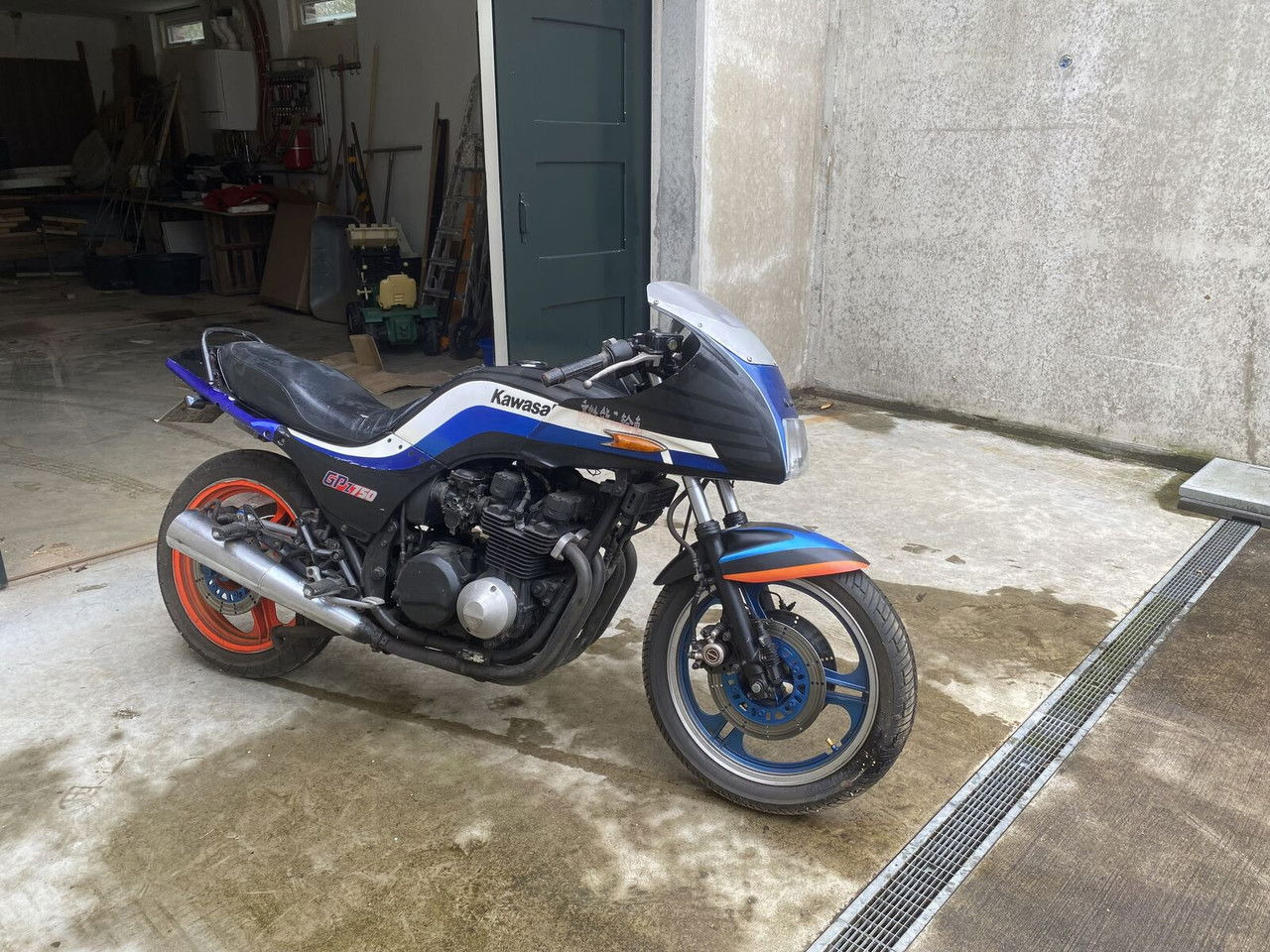 Kawasaki GPZ 750 - دراجة بخارية: صور 4 Kawasaki GPZ 750 - دراجة بخارية: صور 4