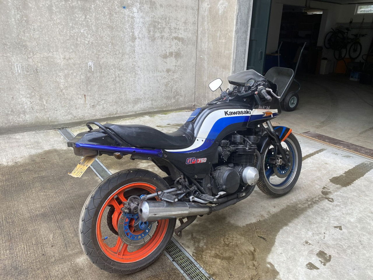 Kawasaki GPZ 750 - دراجة بخارية: صور 2 Kawasaki GPZ 750 - دراجة بخارية: صور 2