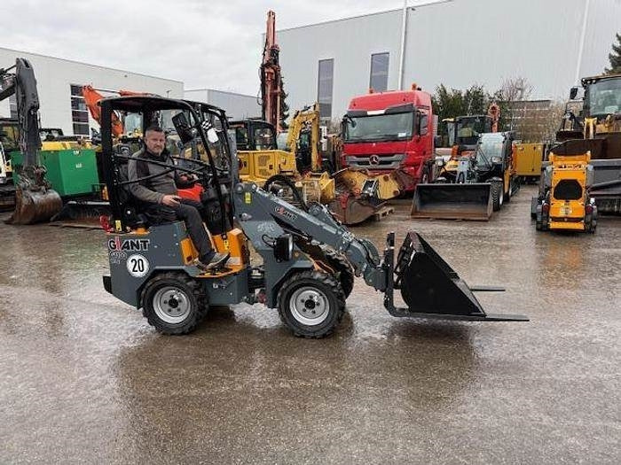 GiANT G1100 - اللودر بعجل: صور 5 GiANT G1100 - اللودر بعجل: صور 5