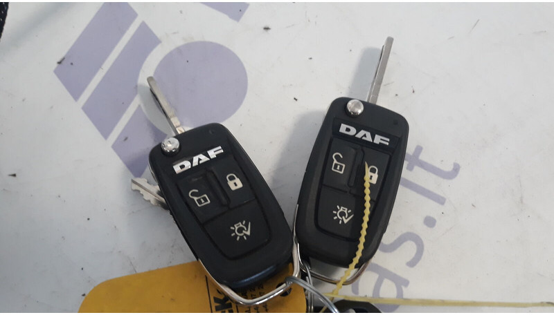 DAF ignition lock with keys - قطع الغيار - شاحنة: صور 2 DAF ignition lock with keys - قطع الغيار - شاحنة: صور 2