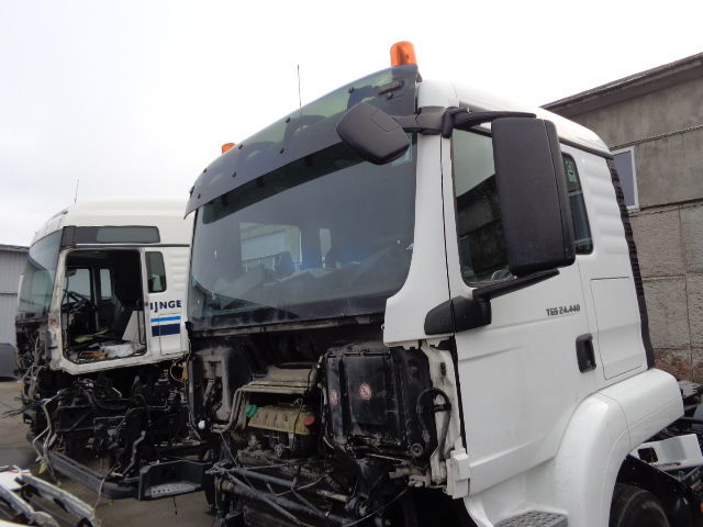 MAN Perfect condition TGS low cab ( EUROPE DELIVERY ) - الكابينة والداخلية - شاحنة: صور 3 MAN Perfect condition TGS low cab ( EUROPE DELIVERY ) - الكابينة والداخلية - شاحنة: صور 3