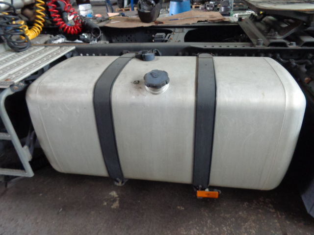 Mercedes-Benz aluminum with brackets - خزان وقود - شاحنة: صور 1 Mercedes-Benz aluminum with brackets - خزان وقود - شاحنة: صور 1