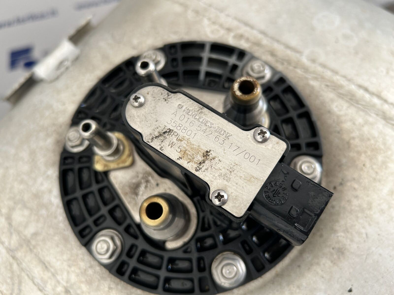 خزان وقود - شاحنة Mercedes-Benz combined fuel tank 720L: صور 9
