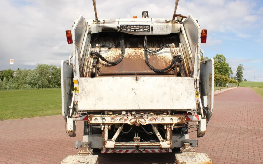شاحنة القمامة Mitsubishi CANTER 7C15: صور 6