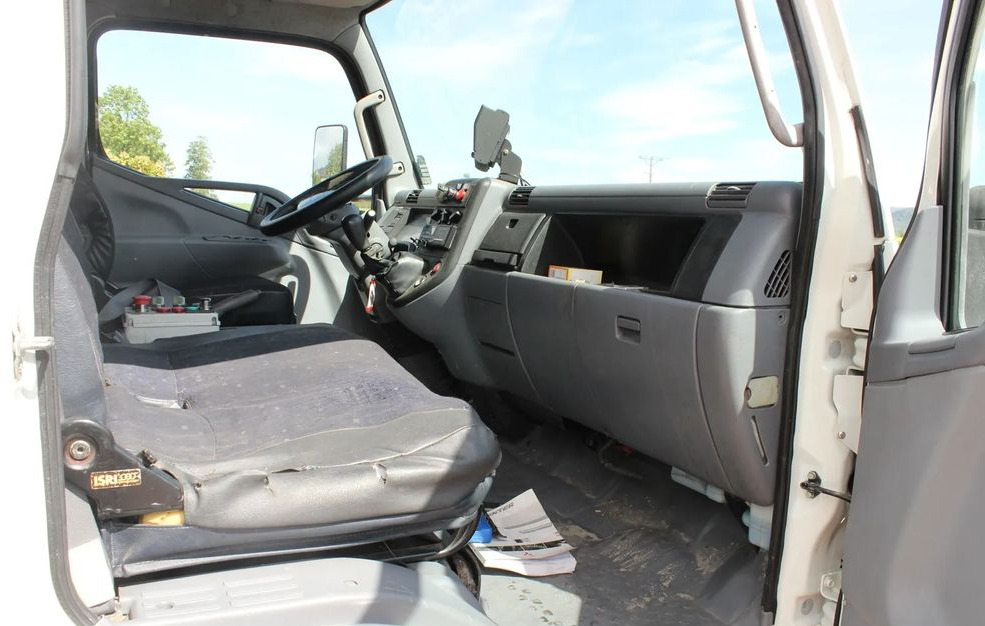 شاحنة القمامة Mitsubishi CANTER 7C15: صور 9