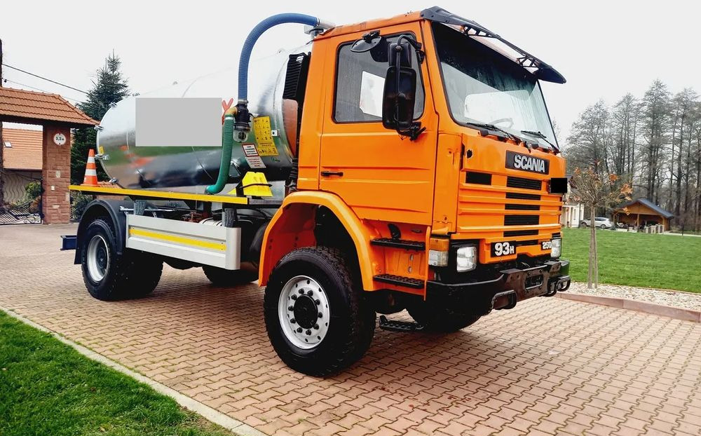 Scania 93 H 4X4 ALLROAD 4 WD - شاحنة صهريج: صور 2 Scania 93 H 4X4 ALLROAD 4 WD - شاحنة صهريج: صور 2