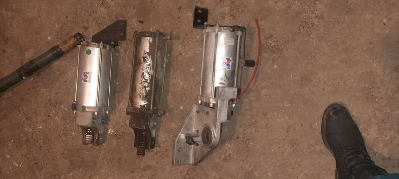 Scania механизм закрытия дверей - باب و قطع الغيار: صور 4 Scania механизм закрытия дверей - باب و قطع الغيار: صور 4