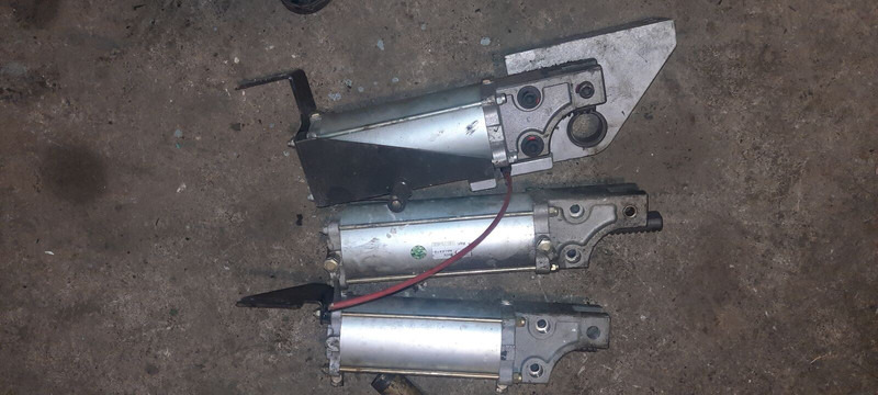 Scania механизм закрытия дверей - باب و قطع الغيار: صور 3 Scania механизм закрытия дверей - باب و قطع الغيار: صور 3